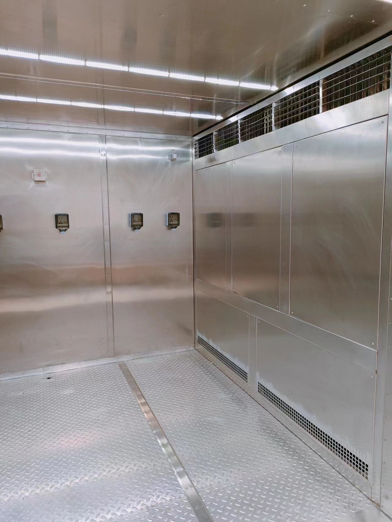 Walk-In Temperature & Humidity Chamber for Controlled Testing
